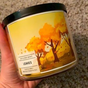 Bath & body works three wick candle - leaves